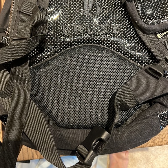 Bruxe patent leather backpack - Picture 6 of 7